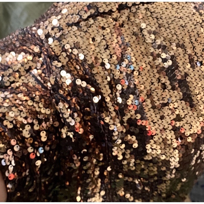 ❤️現貨在台，金S.M..L.XL 中大尺碼 性感 單肩 禮服 婚宴 表演 主持人 長裙 不規則 開叉 洋裝 亮片-細節圖4