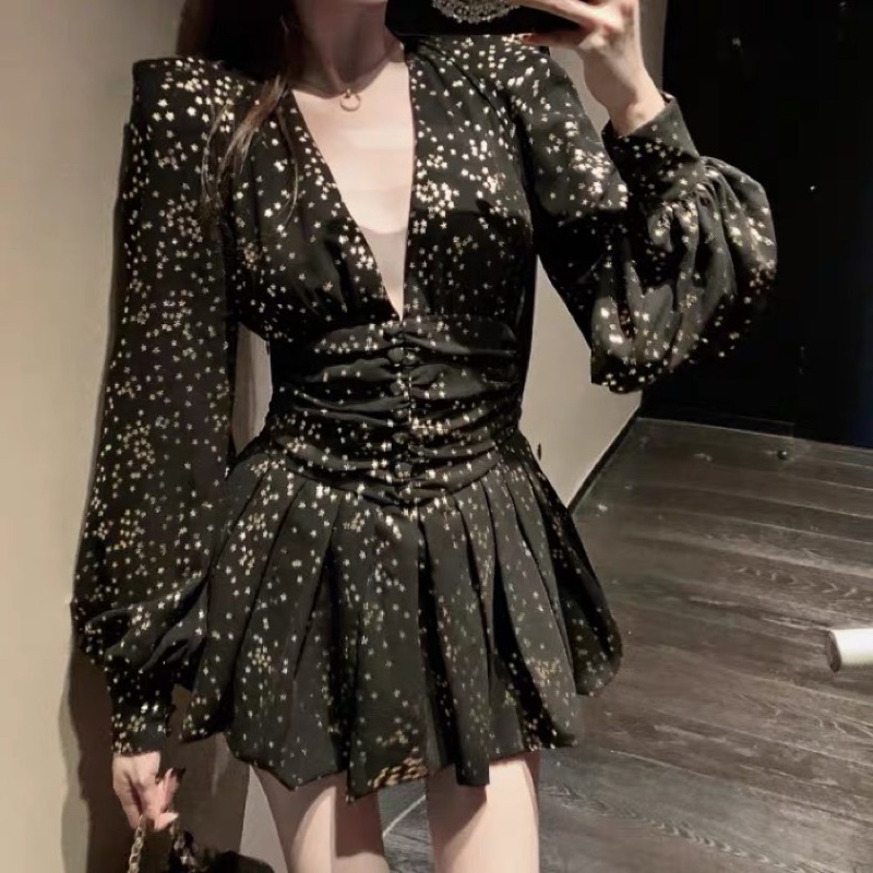 ❤️現貨在台，適合S.M 女神 氣質 性感 V領 低胸 深v 星星 亮片 收腰 連衣裙 長袖 復古 A字裙 洋裝 禮服-細節圖4
