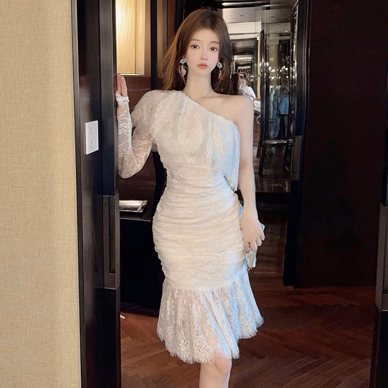 ❤️現貨在台，白L 輕奢 斜肩 蕾絲 魚尾 連衣裙 高端 高質感 氣質 收腰 顯瘦 包臀 長裙 禮服 洋裝 伴娘 中長款-細節圖2