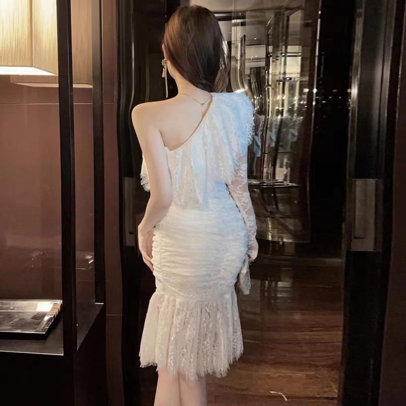 ❤️現貨在台，白L 輕奢 斜肩 蕾絲 魚尾 連衣裙 高端 高質感 氣質 收腰 顯瘦 包臀 長裙 禮服 洋裝 伴娘 中長款-細節圖5