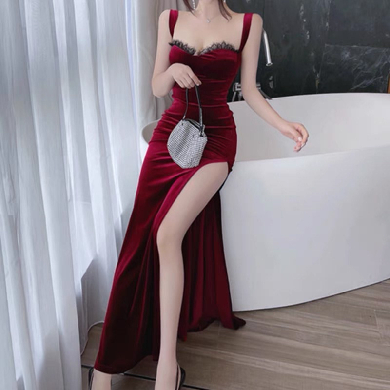 ❤️現貨在台，紅M(S- XL) 中大尺碼 氣質 名媛 性感 吊帶 背帶 收腰 顯瘦 設計感 絲絨 連衣裙 長裙 禮服-細節圖3