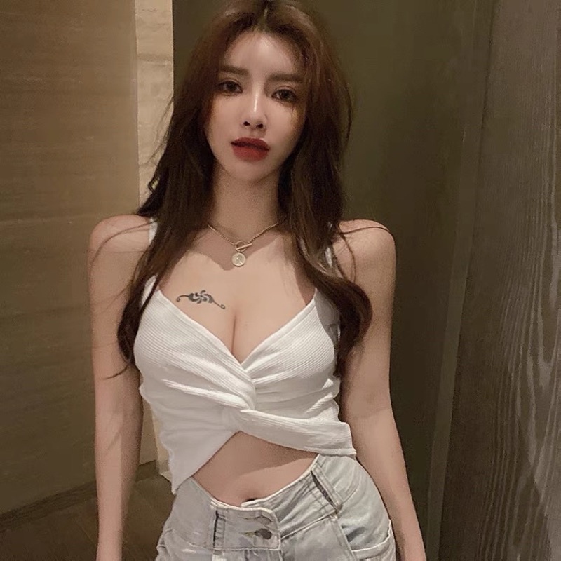 ❤️現貨在台，藍綠.粉紅.黑.白 性感 女神 夜店 修身 低胸 露肚臍 V領 短版 針織 吊帶 背心 內搭 無袖 上衣-細節圖2