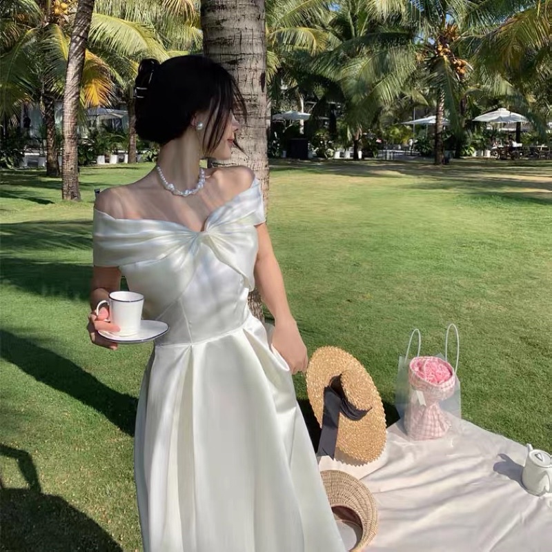 ❤️現貨在台，XS- XL 法式 小眾 禮服 伴娘 緞面 婚宴 白色 仙女 連衣裙 蝴蝶結 平口 一字領 抹胸 長裙-細節圖2