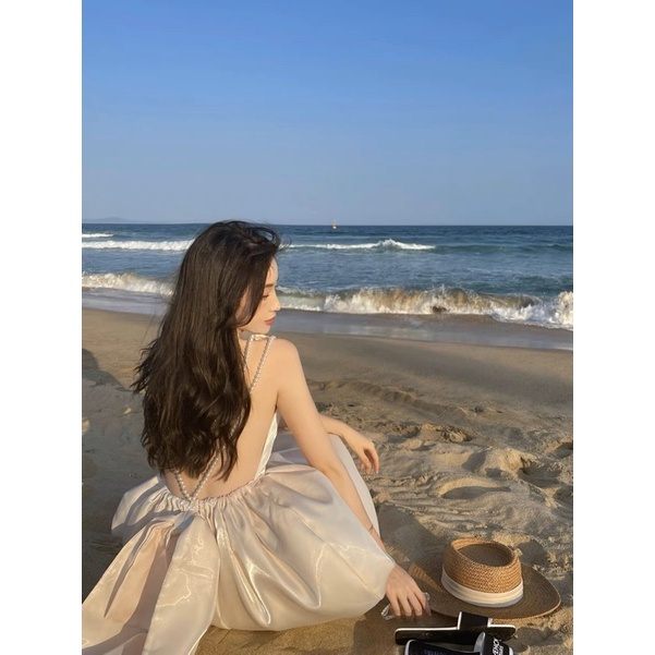 ❤️現貨在台，M(S- XL) 三亞 海邊 度假 沙灘 伴娘 珍珠 露背 蝴蝶結 緞面 法式 氣質 禮服 長裙 禮服-細節圖4