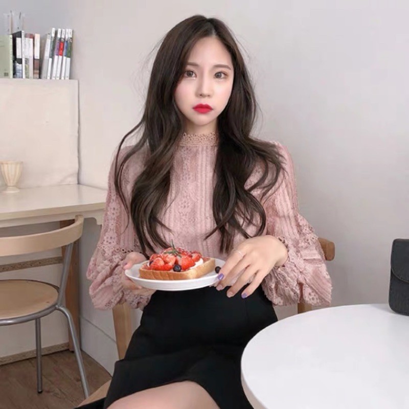 ❤️現貨在台，黑.杏 可愛 清新 女神 氣質 襯衫 OL 泡泡袖 設計感 蕾絲 襯衫 復古 鏤空 鈎花 長袖 百搭 上衣-細節圖4