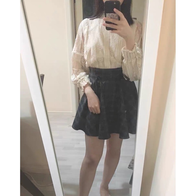 ❤️現貨在台，黑.杏 可愛 清新 女神 氣質 襯衫 OL 泡泡袖 設計感 蕾絲 襯衫 復古 鏤空 鈎花 長袖 百搭 上衣-細節圖7