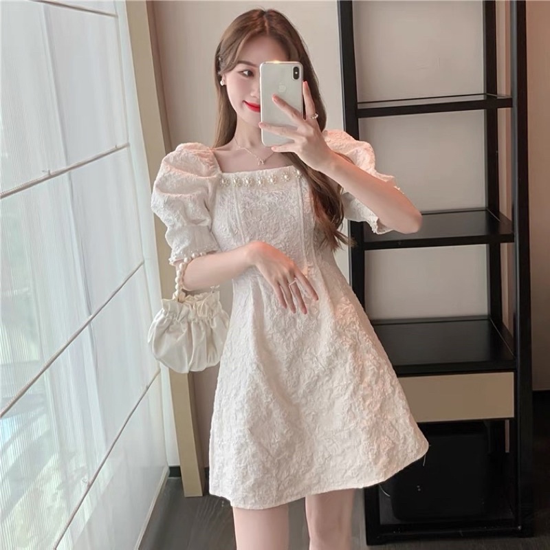 ❤️現貨在台，白 法式 復古 女神 顯瘦 公主袖 泡泡袖 連衣裙 氣質 收腰 顯瘦 釘珠 伴娘 方領 洋裝 禮服 伴娘-細節圖3