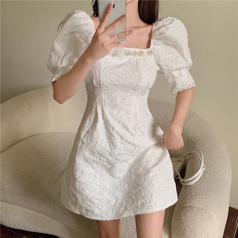 ❤️現貨在台，白 法式 復古 女神 顯瘦 公主袖 泡泡袖 連衣裙 氣質 收腰 顯瘦 釘珠 伴娘 方領 洋裝 禮服 伴娘-細節圖7