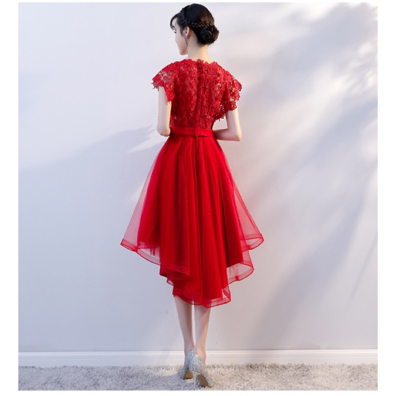 🌟心儀 現貨在台，黑S白L 伴娘 禮服 婚紗 新娘 敬酒 宴會 顯瘦 前短後長 連衣裙 蝴蝶結 鈎花 洋裝 蕾絲 大紅-細節圖6