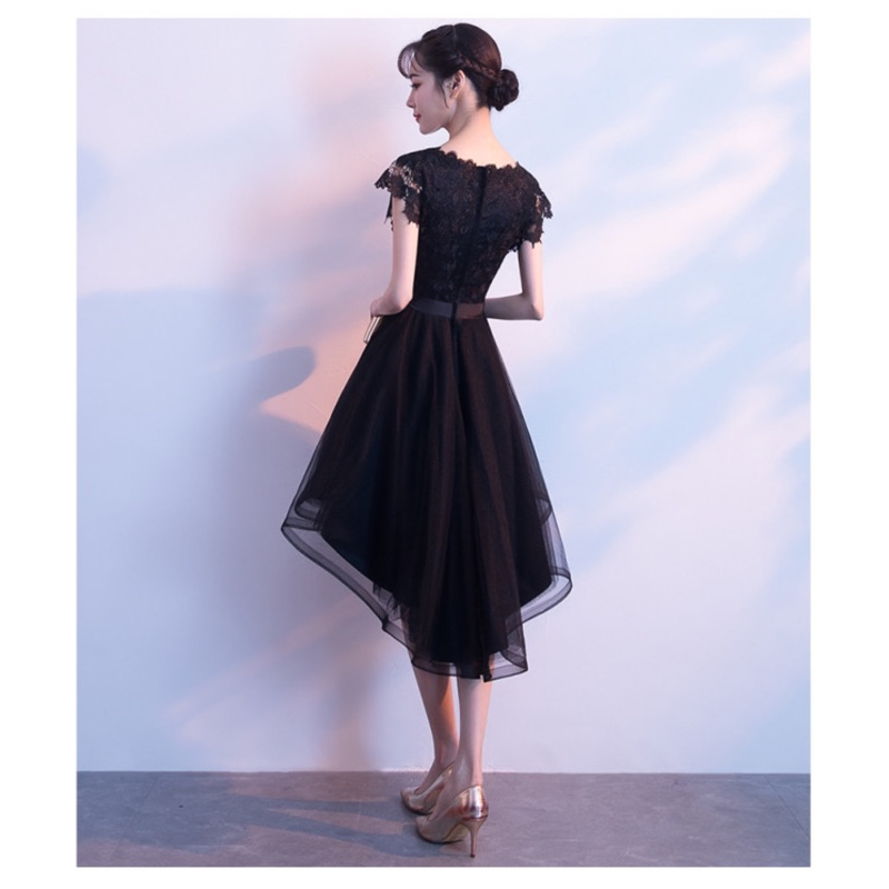 🌟心儀 現貨在台，黑S白L 伴娘 禮服 婚紗 新娘 敬酒 宴會 顯瘦 前短後長 連衣裙 蝴蝶結 鈎花 洋裝 蕾絲 大紅-細節圖9