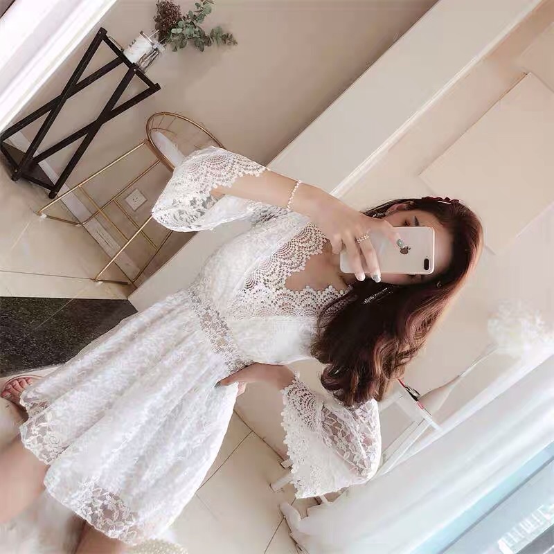 ❤️現貨在台，白.黑S.M.L.XL 連衣裙 韓版 時尚 氣質 深v V領 蕾絲 收腰 顯瘦 公主 女神 婚宴 禮服-細節圖3