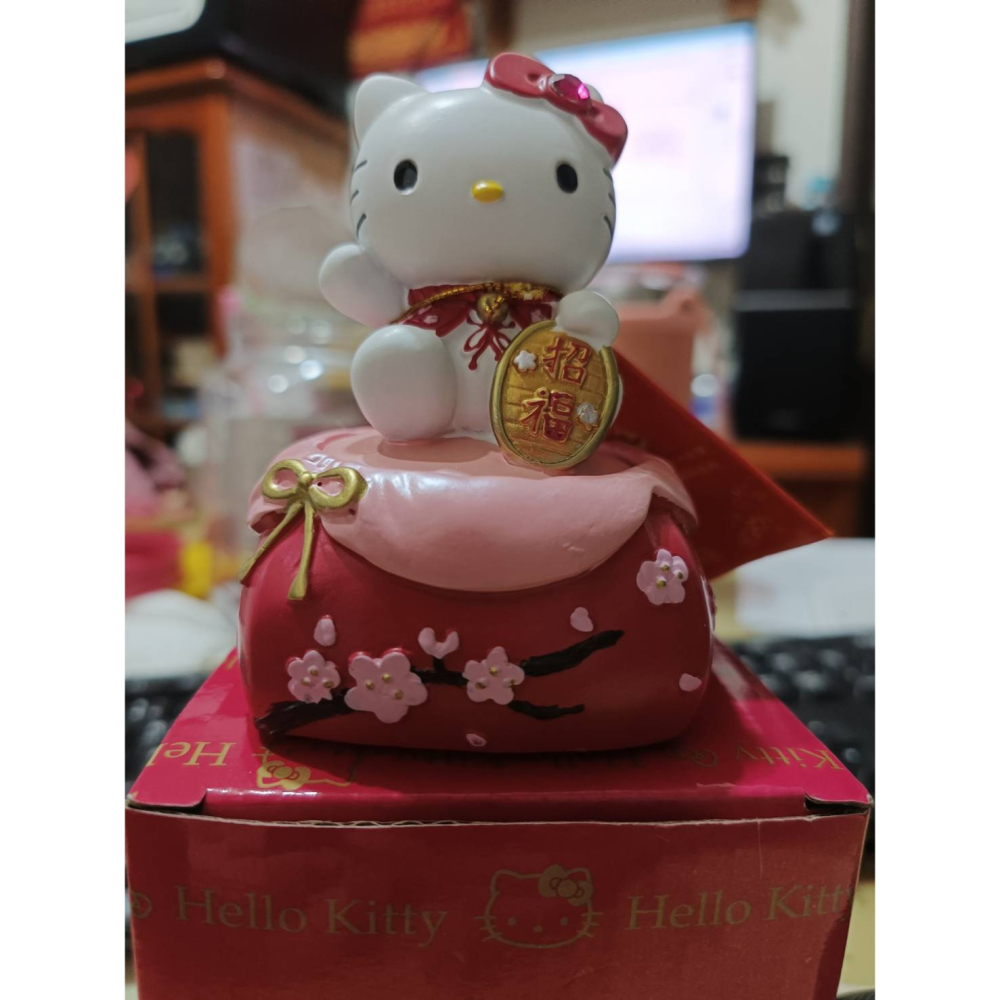 圓緣屋－－－7-11 Hello Kitty幸福開運招福,招財撲滿粉,紅色聚寶盆現貨-細節圖2