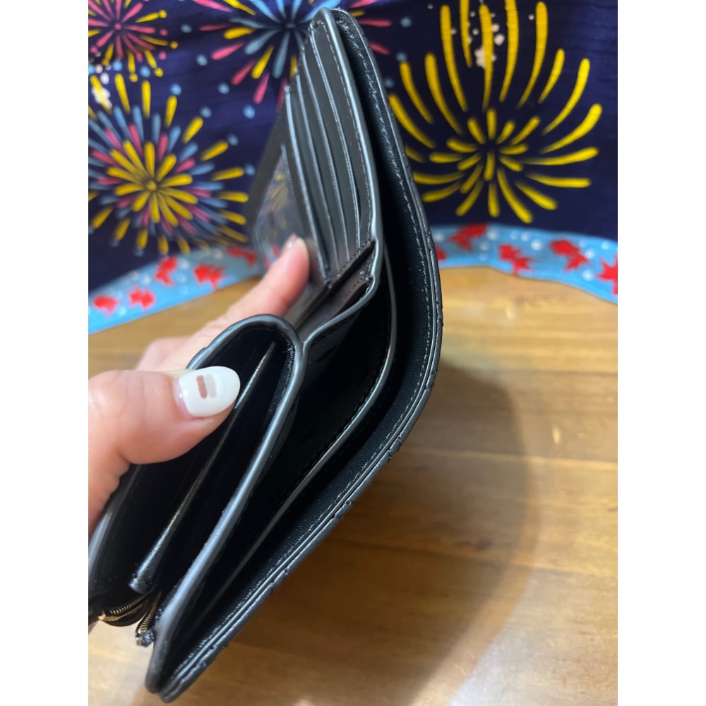 Kate spade 金屬桃心LOGO菱格絎縫設計小牛皮 中夾-細節圖6