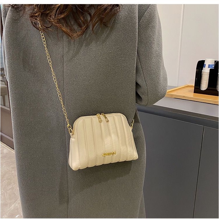 鏈條斜背貝殼包-細節圖7