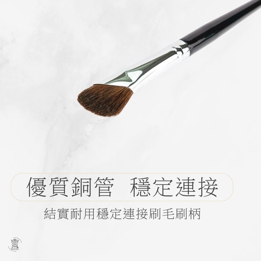 Tommy&Anson 鐮刀鼻影刷｜仿指腹弧度、精準卡位眼窩山根，骨相提亮不顯髒 修容刷/鼻影神器/台灣品牌-細節圖6