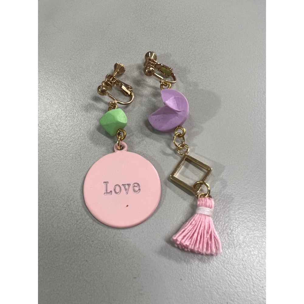 ┌幾何愛心┐ 不對稱螺旋夾式耳環-細節圖3