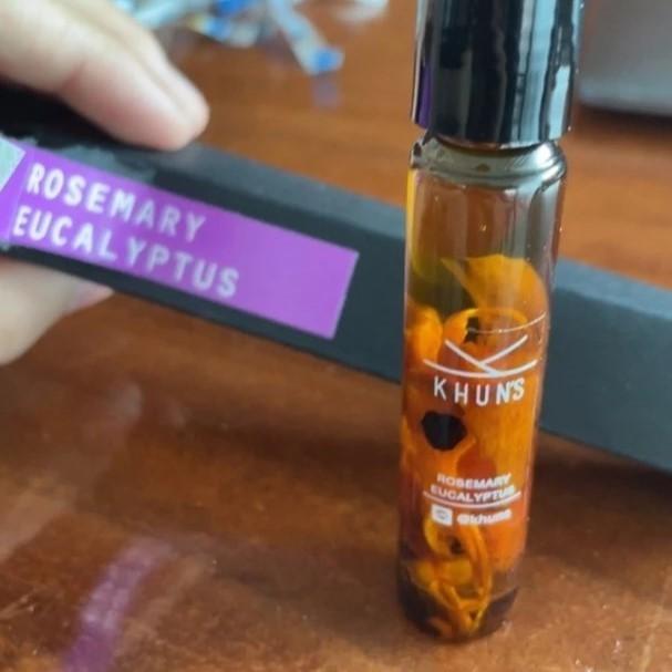泰國 KHUN’S 香氛精油 滾珠瓶 看的到花草喔!!-細節圖6