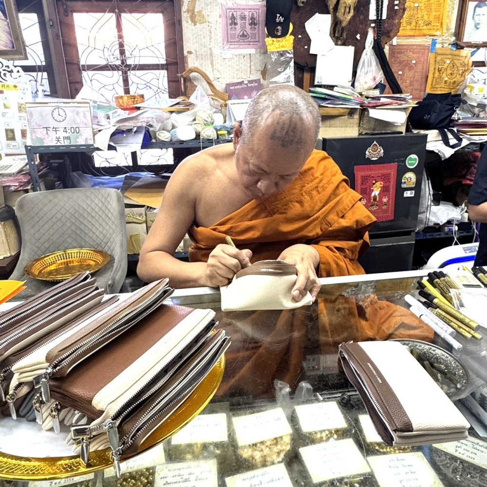 泰國 龍婆本廟 長夾 皮夾 手寫招財經文PONY長夾-細節圖7