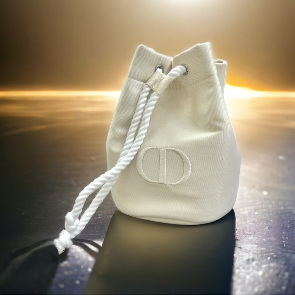 DIOR迪奧 白色浮雕Logo束口水桶包-細節圖5