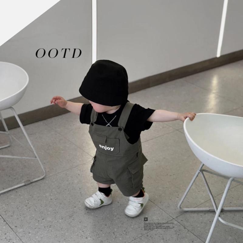 背帶褲+黑色短T整套