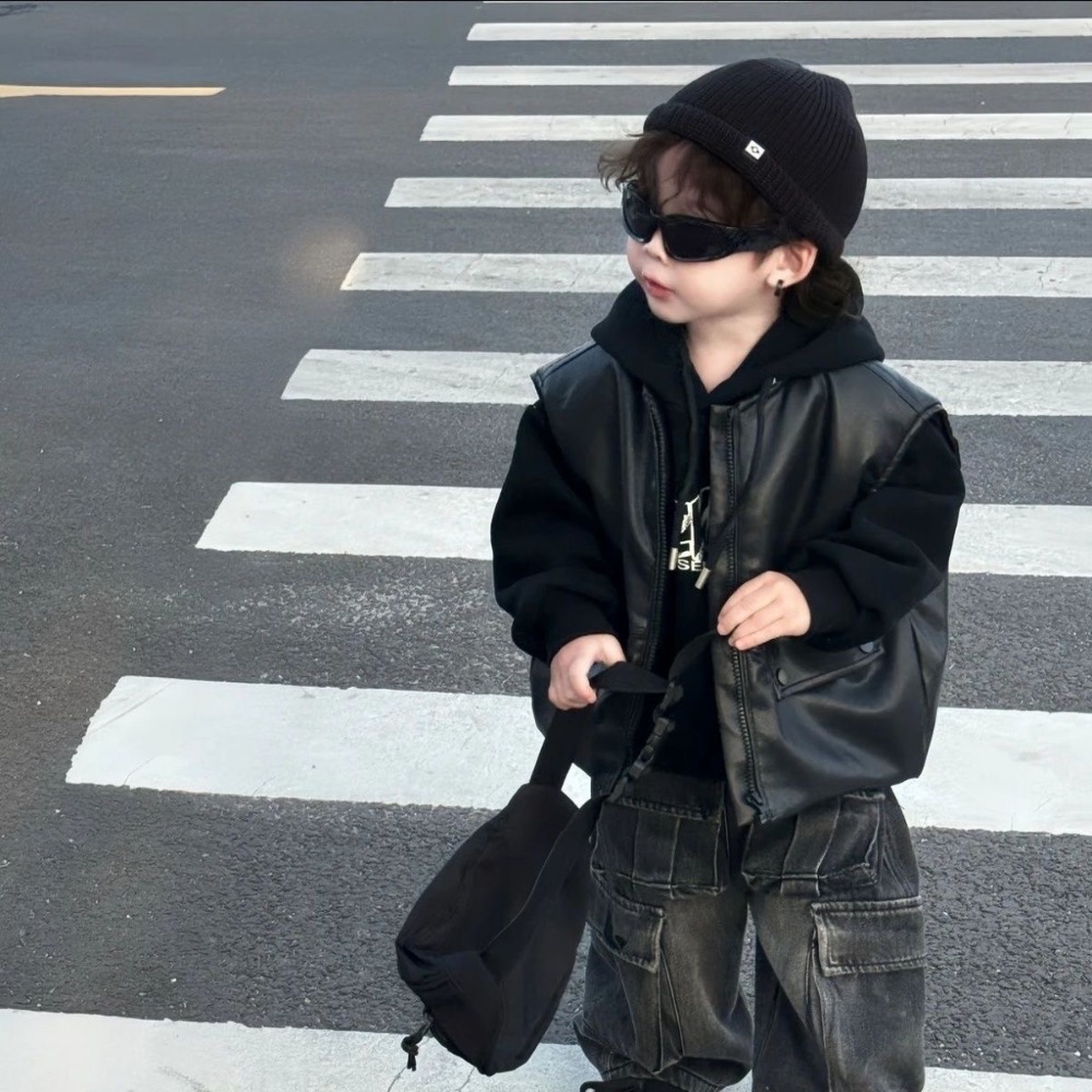 🇰🇷韓版兒童冬季痞帥洋氣套裝（黑色馬甲+黑色潮流字母連帽衛衣）⚠️可拆買！-細節圖4