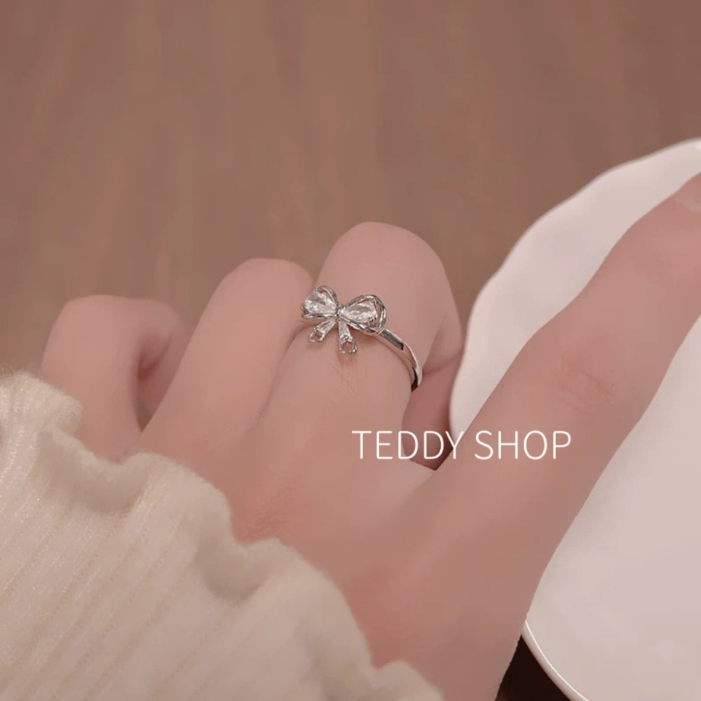 ｜Teddy Shop｜𝑺𝟗𝟐𝟓純銀 銀色水鑽蝴蝶結戒指 蝴蝶結戒指 水鑽飾品 銀色戒指 韓系甜美 小眾設計-細節圖2