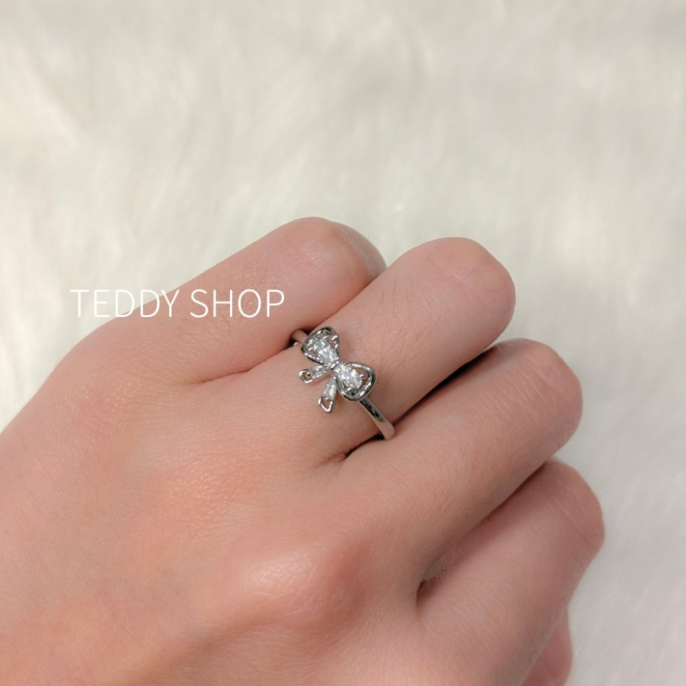 ｜Teddy Shop｜𝑺𝟗𝟐𝟓純銀 銀色水鑽蝴蝶結戒指 蝴蝶結戒指 水鑽飾品 銀色戒指 韓系甜美 小眾設計-細節圖3