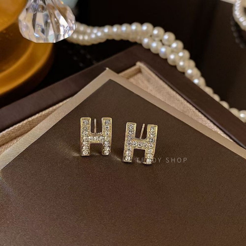 ｜Teddy Shop｜✨H字母鑲鑽耳環💎 字母 H 鑲鑽 耳環 金色 925銀針 耳針 鑲鑽耳環-細節圖2