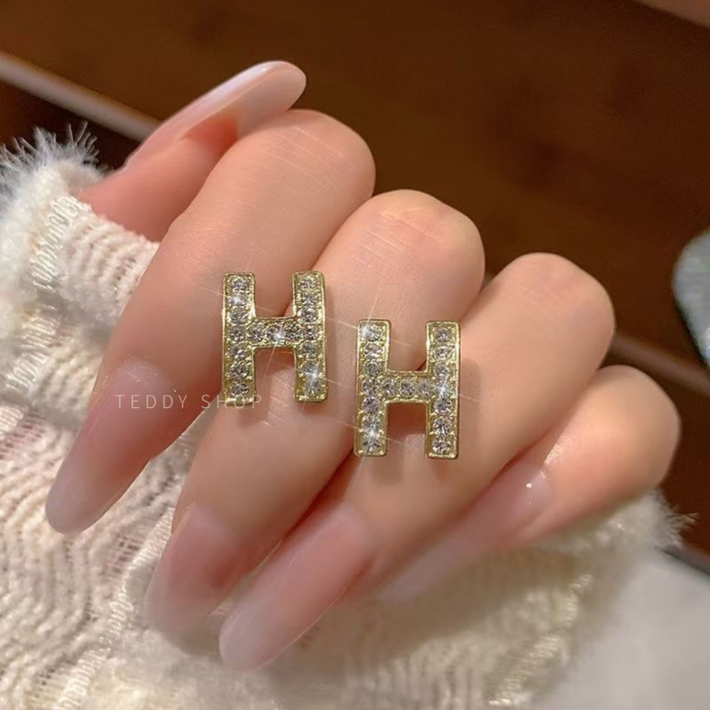 ｜Teddy Shop｜✨H字母鑲鑽耳環💎 字母 H 鑲鑽 耳環 金色 925銀針 耳針 鑲鑽耳環-細節圖4