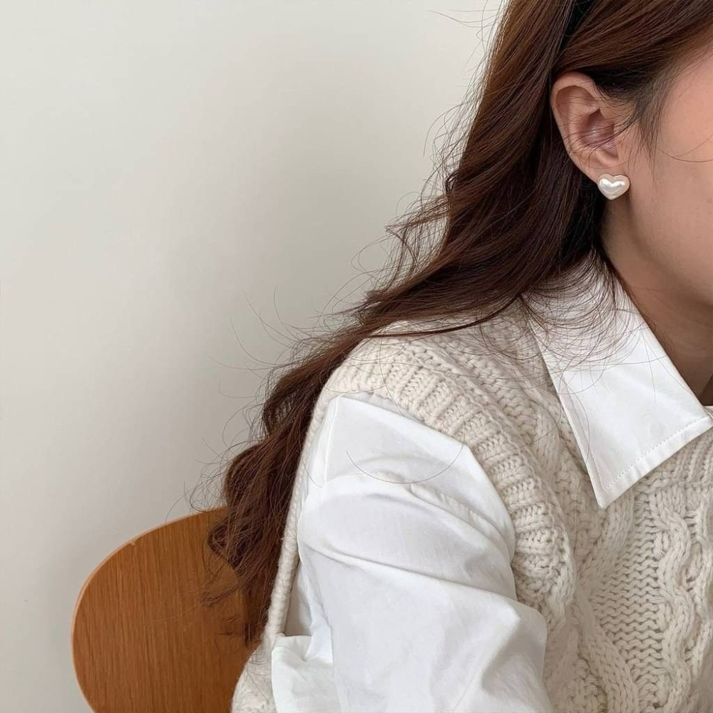 ｜Teddy Shop｜𝑺𝟗𝟐𝟓純銀 💎極光炫彩愛心珍珠耳環🎀 氣質耳環 高級感白色款 愛心耳環 耳針-細節圖3