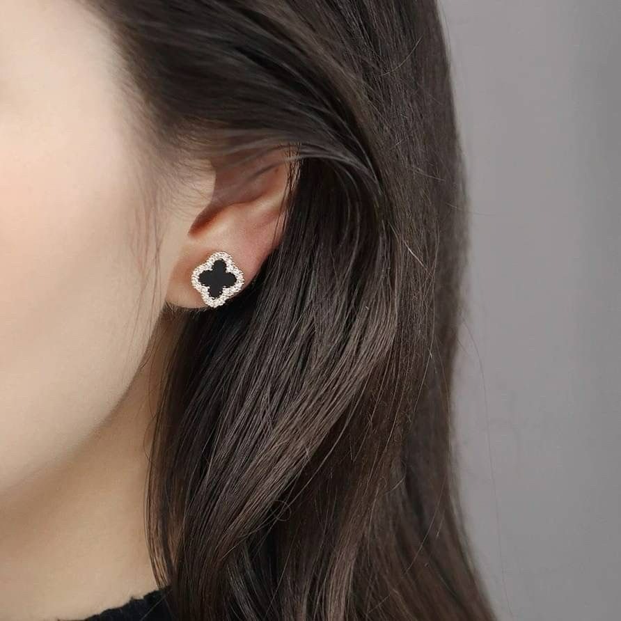 ｜Teddy Shop｜𝑺𝟗𝟐𝟓純銀 💎鑲鑽黑色四葉草耳環🎀 幸運耳環 氣質飾品 高級感黑色款-細節圖3