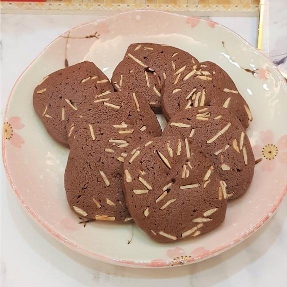 手工餅乾【艾咪手工坊】巧克力杏仁片餅乾~結婚喜餅 彌月禮盒 過年禮盒 情人節 零食 甜點 下午茶 餅乾 生日派對 餅乾-細節圖3