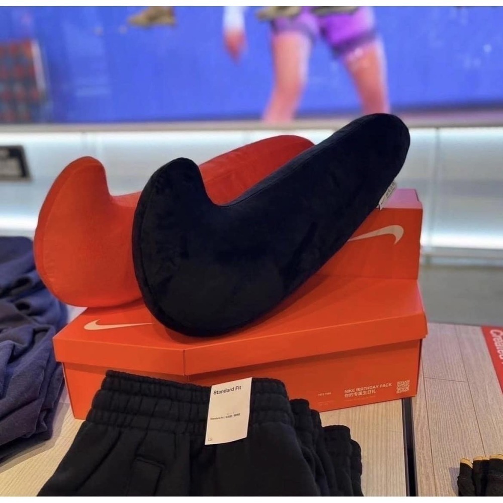 🍄實體店面💯現貨💯 Nike 超可愛勾勾抱枕-細節圖2