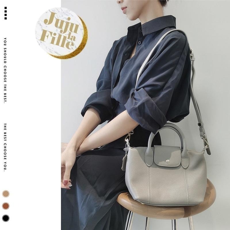 *Juju la Fille* 【新款優惠 + 免運】正韓 雙尺寸可放A4 經典不敗款 頭層軟牛皮水餃包  斜背肩背包-細節圖3