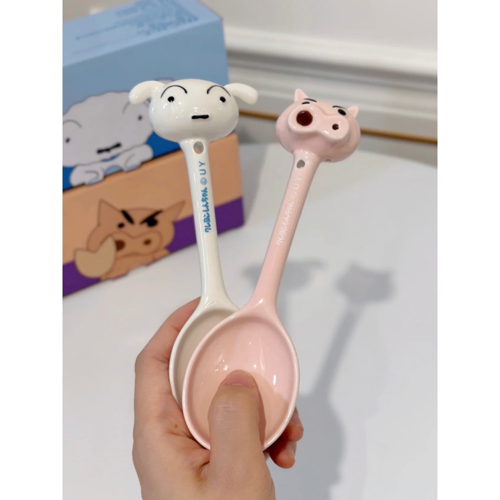 『𝑴𝒆𝒐𝒘𝑺𝑻𝑶𝑹𝑬✨』蠟筆小新肥嘟嘟左衛門 小白 陶瓷勺子長柄家用卡通湯勺-細節圖2