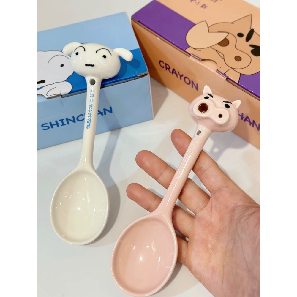 『𝑴𝒆𝒐𝒘𝑺𝑻𝑶𝑹𝑬✨』蠟筆小新肥嘟嘟左衛門 小白 陶瓷勺子長柄家用卡通湯勺-規格圖5