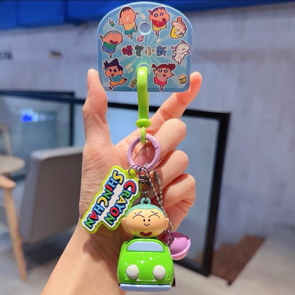 『𝑴𝒆𝒐𝒘𝑺𝑻𝑶𝑹𝑬✨』蠟筆小新車車吊飾 鑰匙圈 情侶吊飾鑰匙圈 小新 阿呆 妮妮 正南 質感超好✨-規格圖6