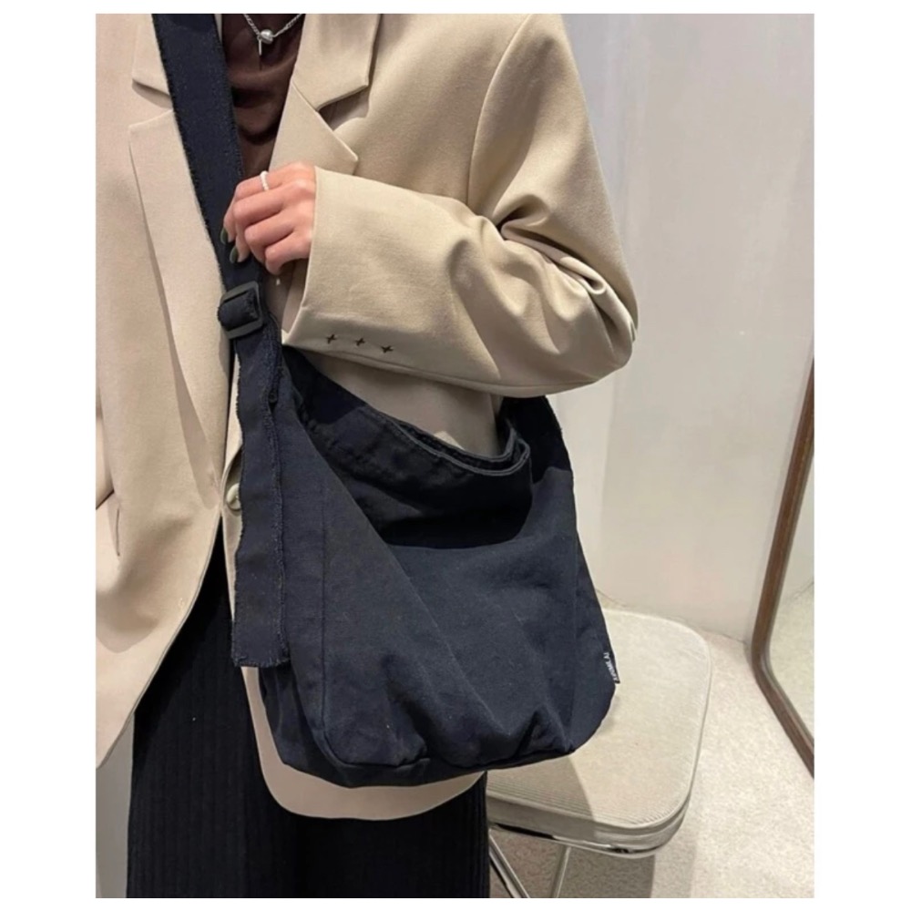 ✨ bbbb.✨ 現貨+預購 超好看素面大容量流浪包（三入價1000）-細節圖6