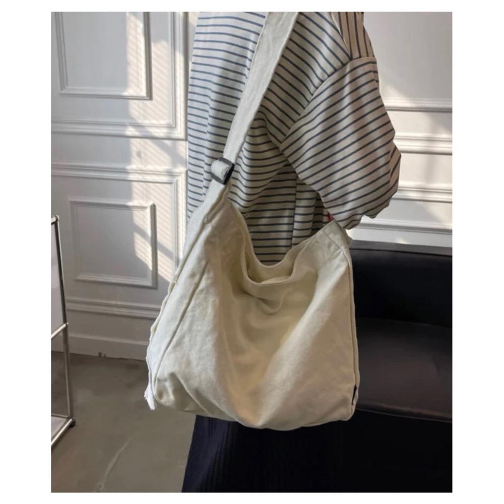 ✨ bbbb.✨ 現貨+預購 超好看素面大容量流浪包（三入價1000）-細節圖9