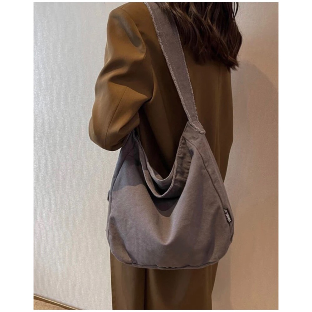 ✨ bbbb.✨ 現貨+預購 超好看素面大容量流浪包（三入價1000）-細節圖10