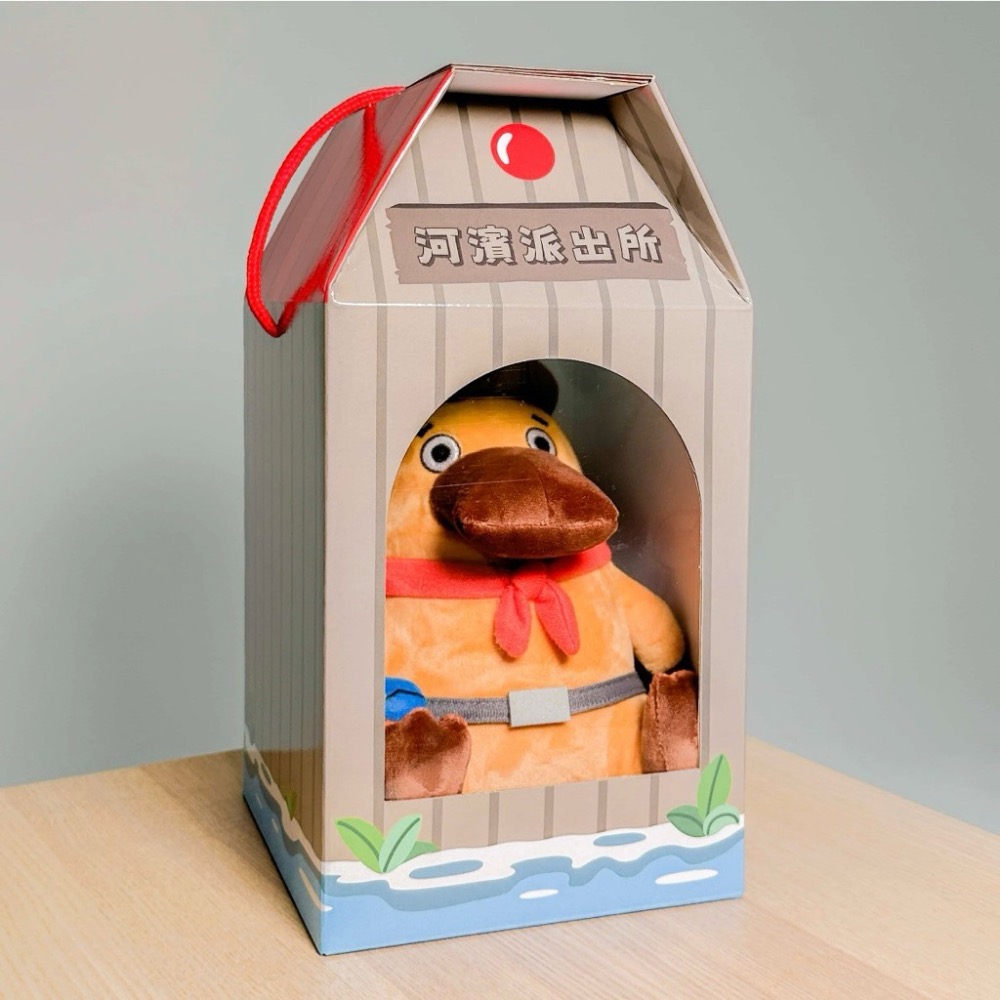 【阿皮小舖】現貨全新 達克比 警探 河濱派出所 盒裝 娃娃 玩偶 布偶 鴨嘴獸-細節圖6