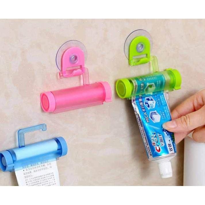 ✨全館免運✨ 吸盤擠牙膏器 牙膏座 洗面乳擠膏器 擠牙膏器 衛浴用品 牙膏省錢小幫手 隨機出貨不挑顏色 掛勾式-細節圖2