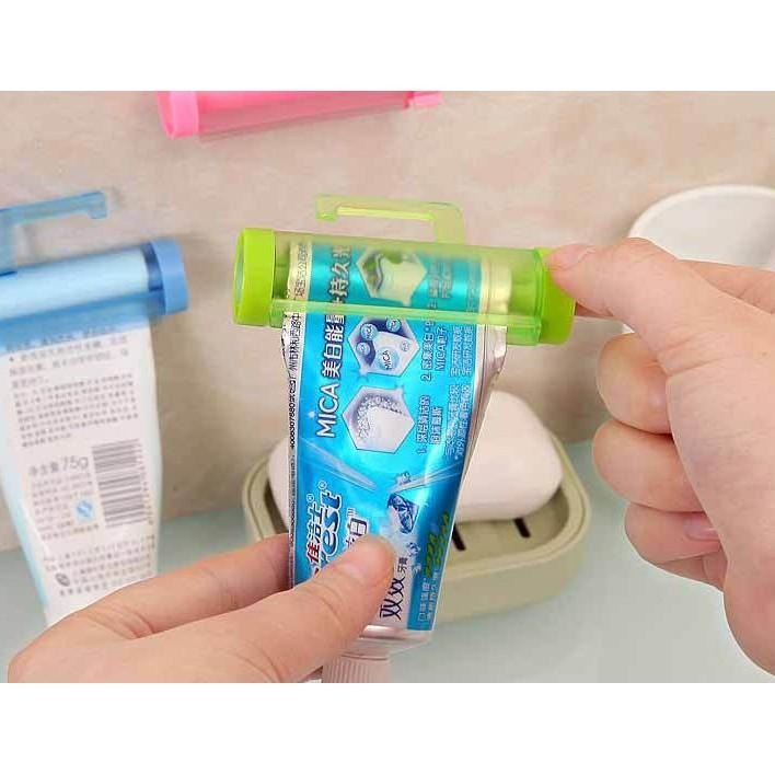 ✨全館免運✨ 吸盤擠牙膏器 牙膏座 洗面乳擠膏器 擠牙膏器 衛浴用品 牙膏省錢小幫手 隨機出貨不挑顏色 掛勾式-細節圖3