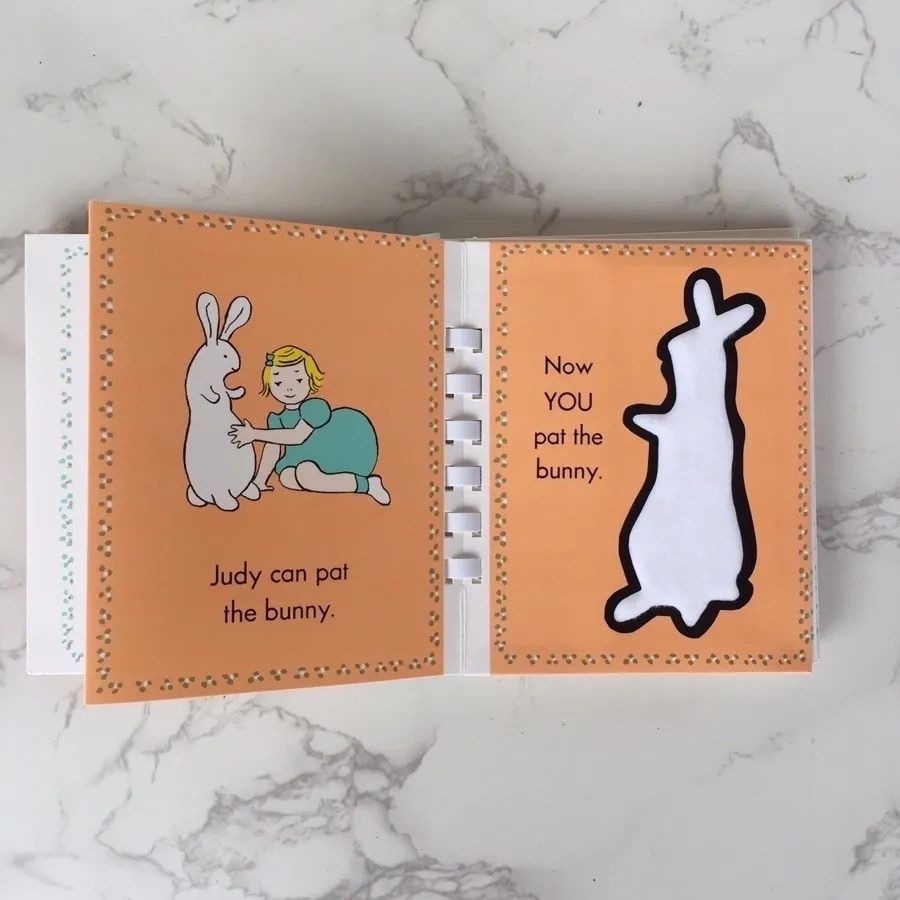 【英文】Pat the Bunny 觸摸書｜感官啟蒙｜互動機關書｜Dorothy Kunhardt-細節圖4
