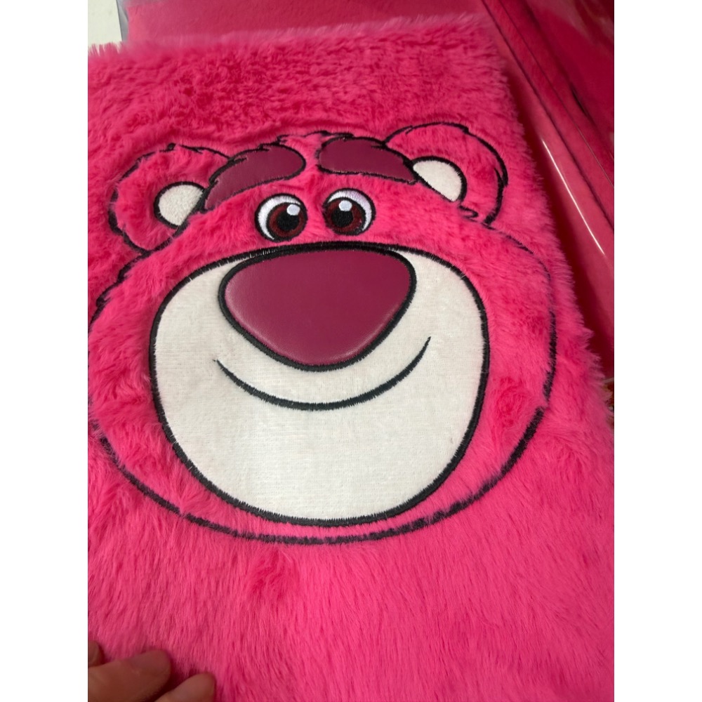 草莓熊筆記本 熊抱哥筆記本 絨毛書衣 高顏值又好摸-細節圖3