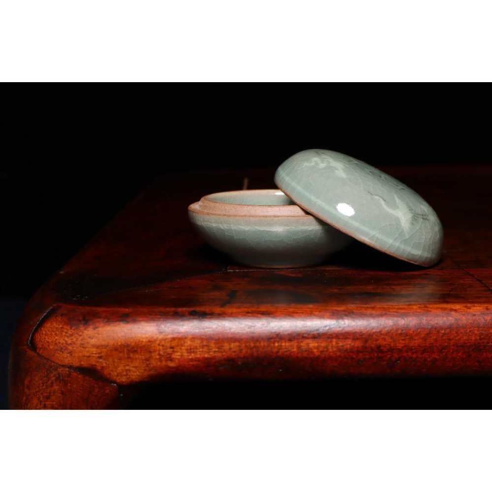 《部町》高麗青瓷 漢青陶窯 青磁象嵌雲鶴香盒｜抹茶 茶道具 茶道 花道 花藝 神社 京都 古董 茶碗 茶杯-細節圖4