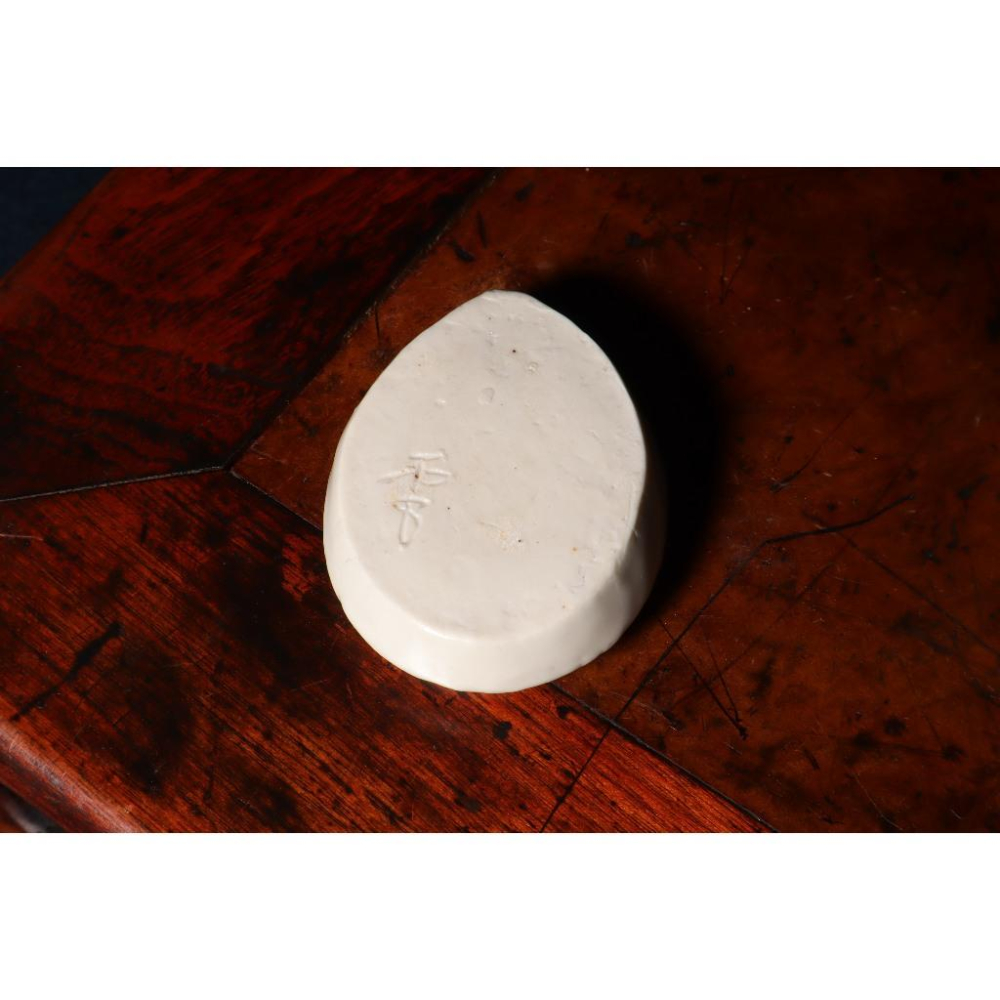 《部町》日本 白瓷青花繪蟠桃香盒｜抹茶 茶道具 茶道 花道 花藝 神社 京都 古董 茶碗 茶杯-細節圖6