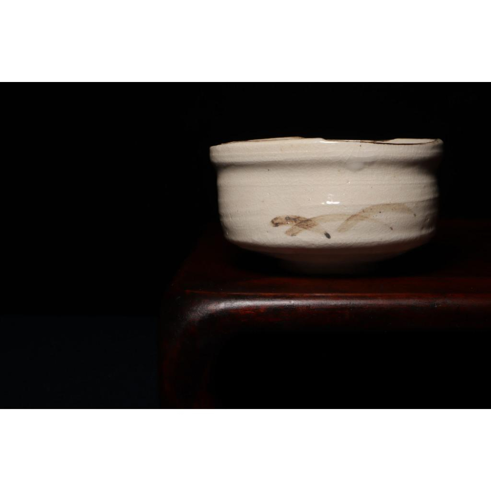 《部町》日本 志野燒 鐵繪 沓形抹茶碗 ｜抹茶 茶道具 茶道 花道 花藝 神社 京都 古董 茶碗 茶杯-細節圖2