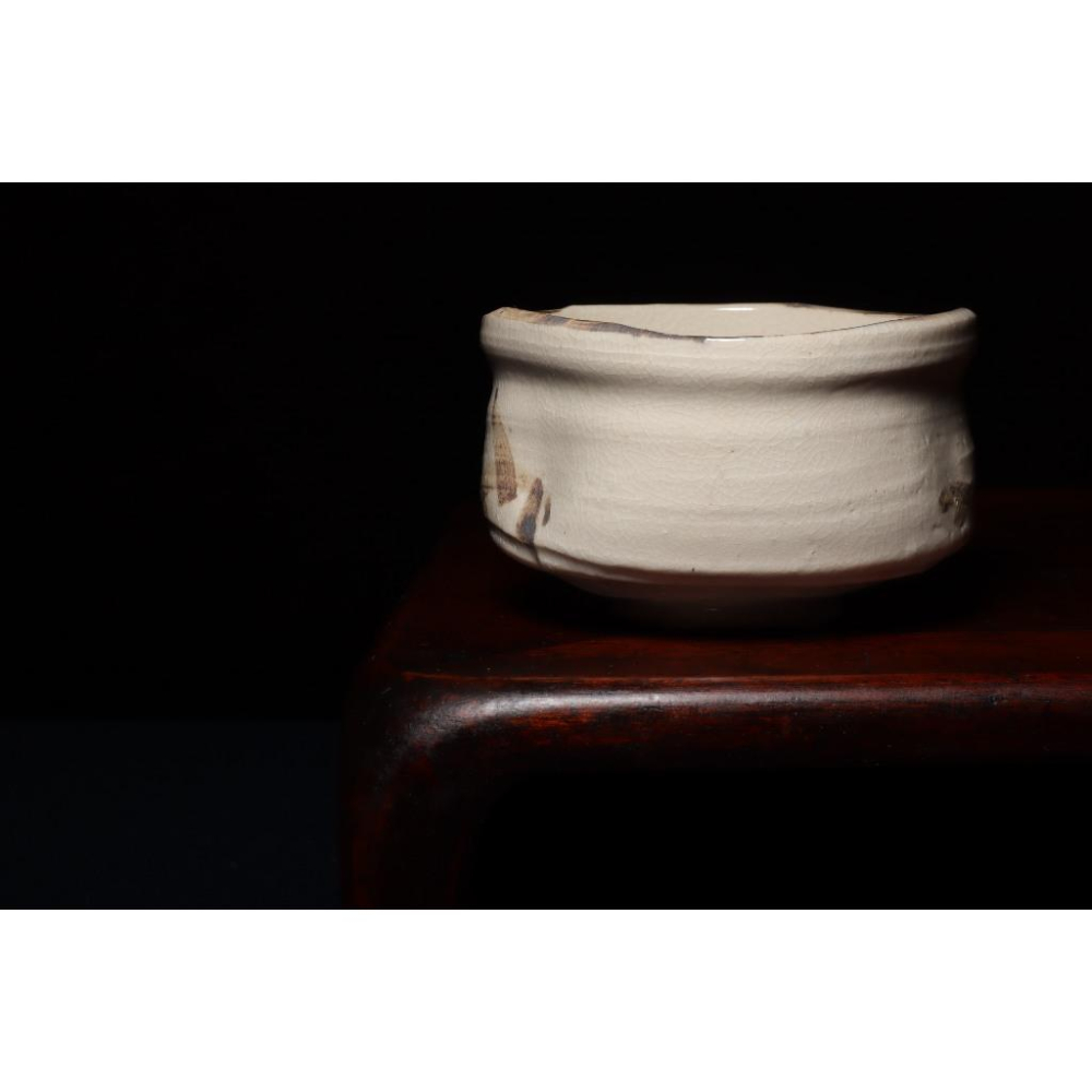 《部町》日本 志野燒 鐵繪 沓形抹茶碗 ｜抹茶 茶道具 茶道 花道 花藝 神社 京都 古董 茶碗 茶杯-細節圖4