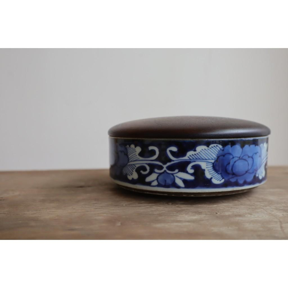 《部町》日本 古伊萬里蓮紋瓷蓋盒 菓子盒 含手雕胡桃木蓋 ｜抹茶 茶道具 茶道 花道 花藝 神社 茶碗 茶葉 普洱茶-細節圖2